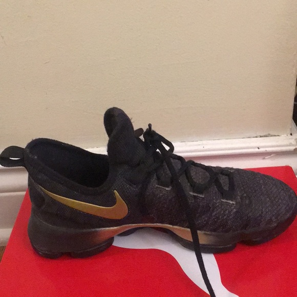 Nike KD 9s youth basketball shoes. - Picture 2 of 4